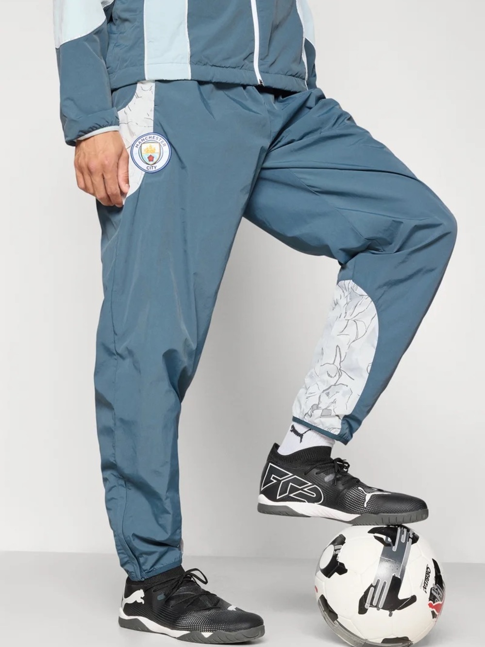 KIDSUPER MANCHESTER CITY FC TRAVEL PANT - Club wear - gray skies/frosted dew S